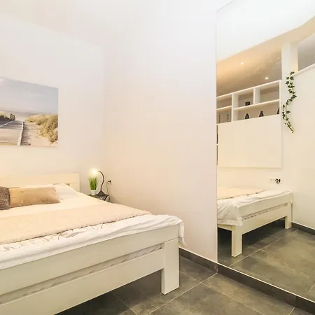 Arena With Free Private Parking *