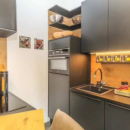 Arena With Free Private Parking * פולה