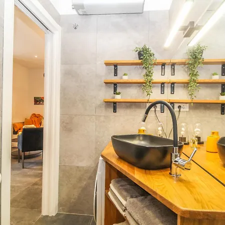 Arena With Free Private Parking * פולה