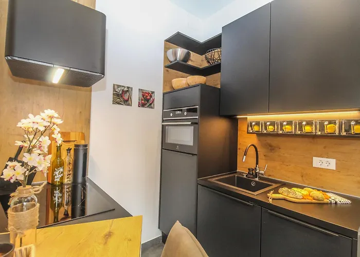 Апартаменти Arena With Free Private Parking *