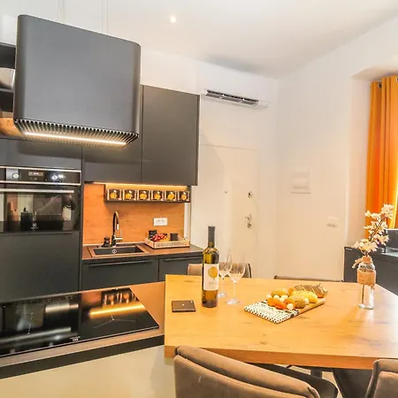 Arena With Free Private Parking Apartment *