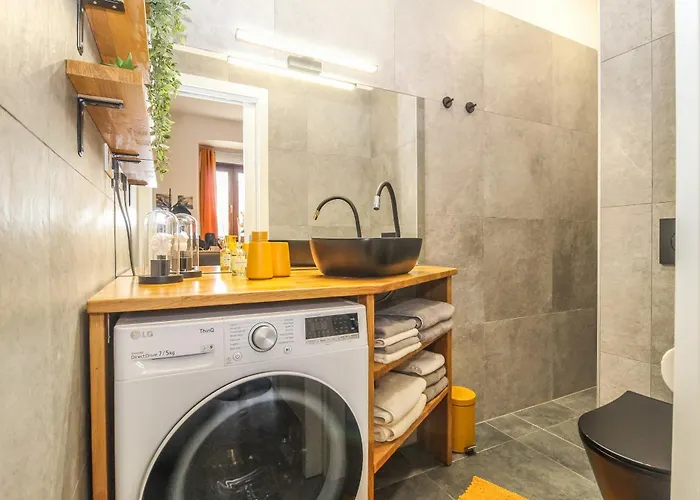 Arena With Free Private Parking